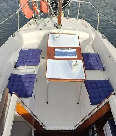 Botel Bateau Nuit Atypique Sur Charmant Voilier Le Havre